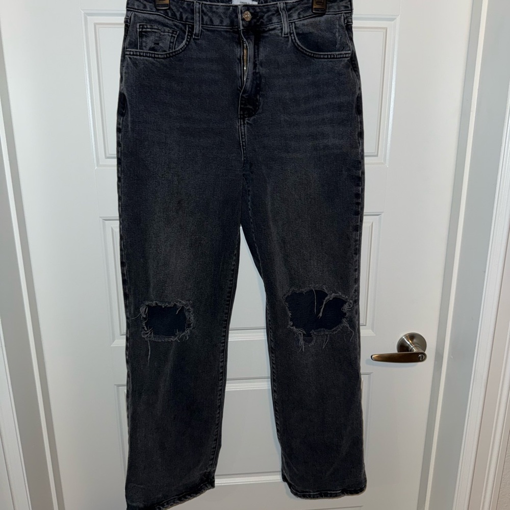Forever 21 Black Distressed Boyfriend Jeans